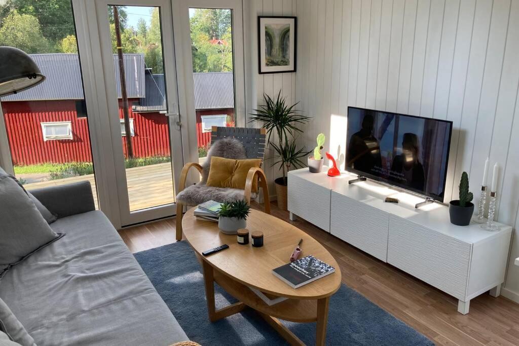 Cabin In The Woods, Close To Lake Maelaren Eskilstuna Exterior foto