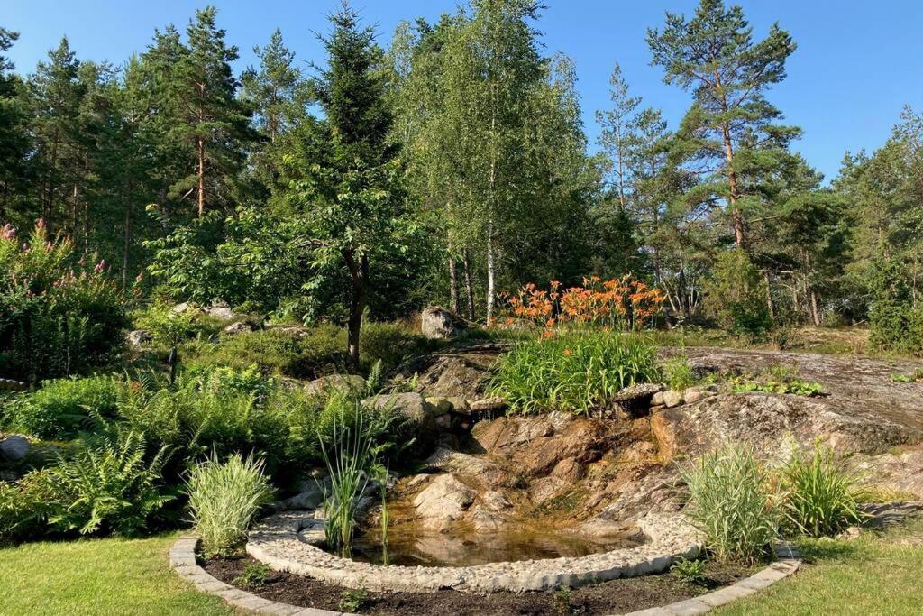 Cabin In The Woods, Close To Lake Maelaren Eskilstuna Exterior foto